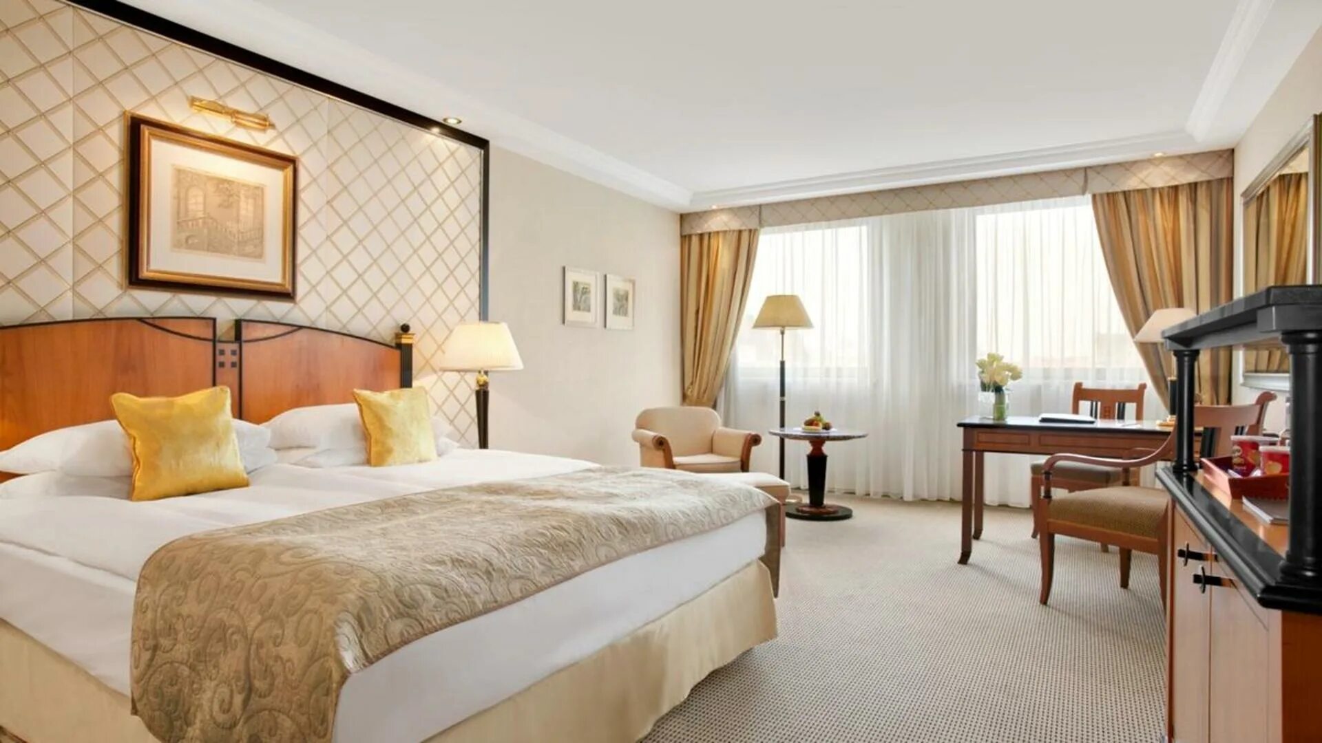 Lux south ari atoll. фото lux. Ritz carlton jeddah. фото lux. грин парк екатеринбург отель номера.