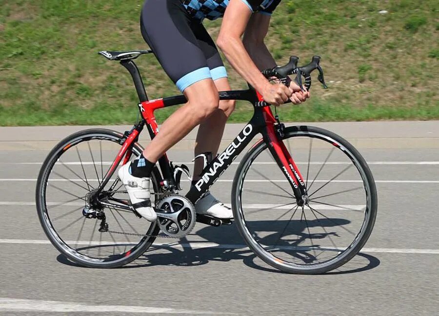 Техника кругового педалирования на велосипеде. Военные педалирования. Техника кругового педалирования на велосипеде. Крылья для шоссейного велосипеда pinarello. Педалировать мем.