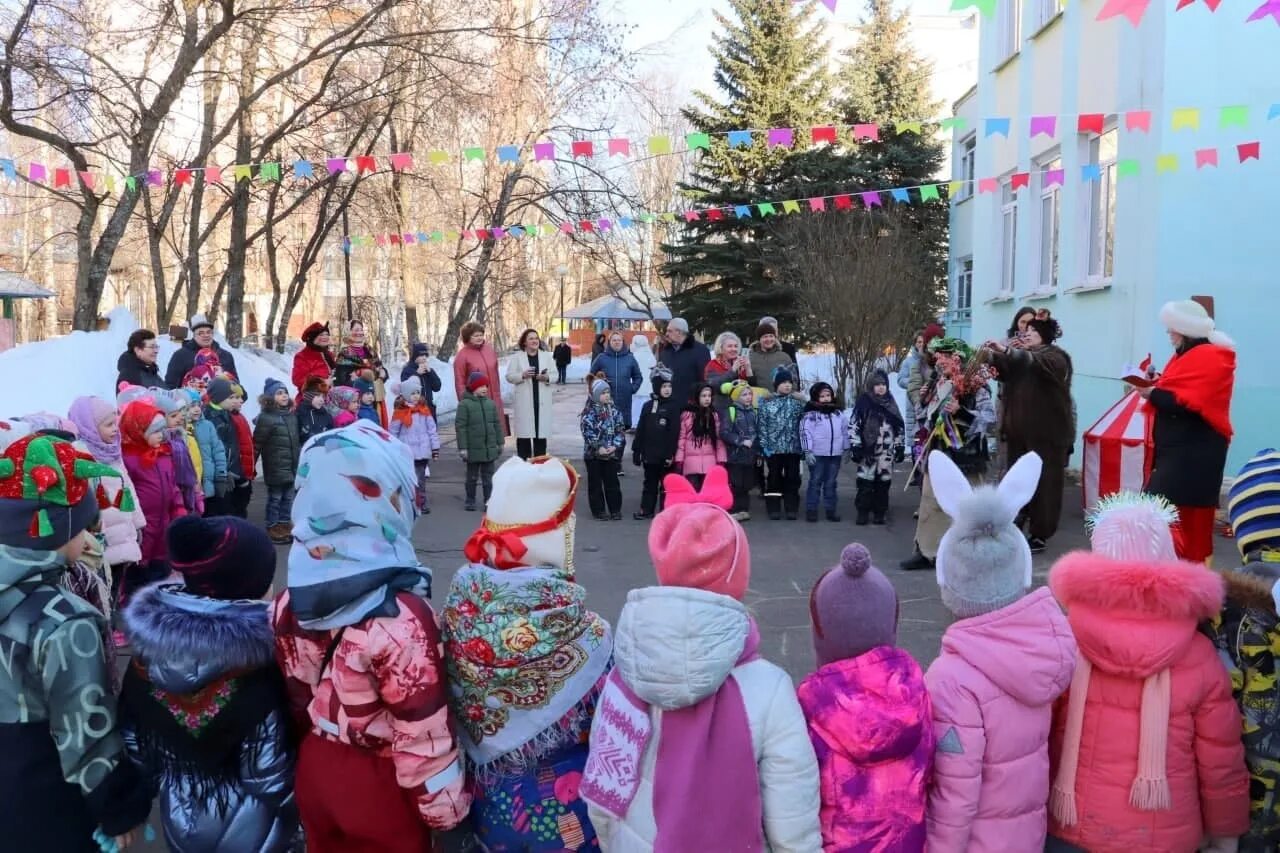 Масленица в детском саду. Проводы Масленицы в детском саду. Масленица ярмарка. Проводы зимы в детсаду. Березка масленица