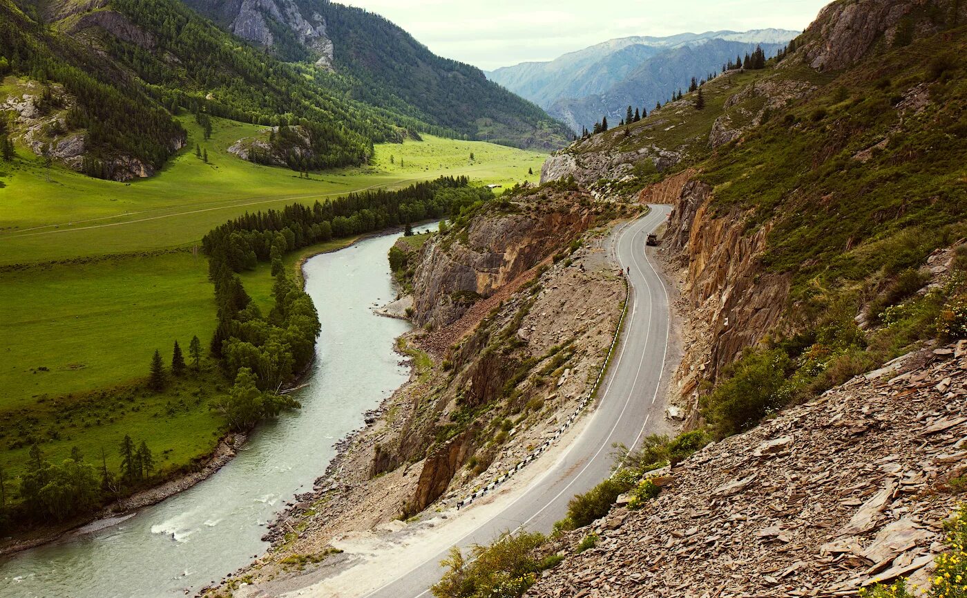 Долина реки яротановки. Село чемал, чемальский район, республика алтай. Чибит. Горы алтая мультинские озера. Куда съездить в горы в россии летом.
