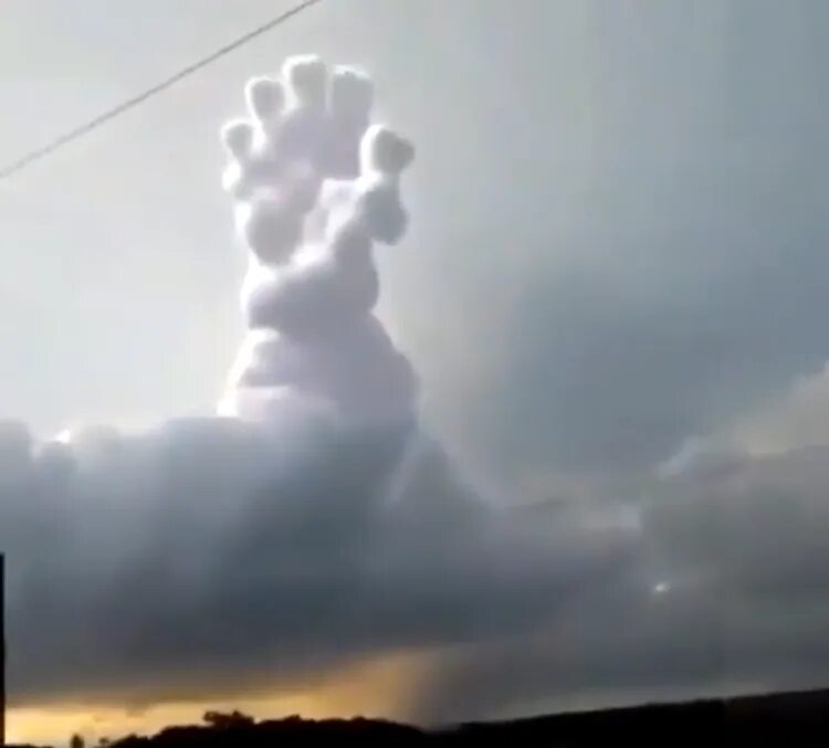 Облака в виде бога. Облако упало. Облака в виде бога. Рука бога в небе. Рука бога в небе.