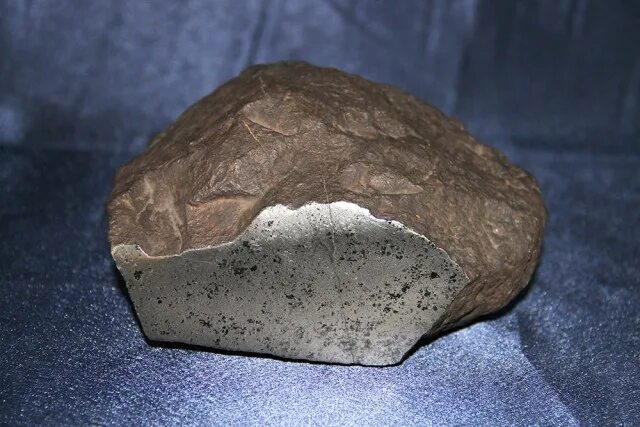 A farmer,Faustino Asensio, from Ciudad Real, found the rock in 1980 while tendin