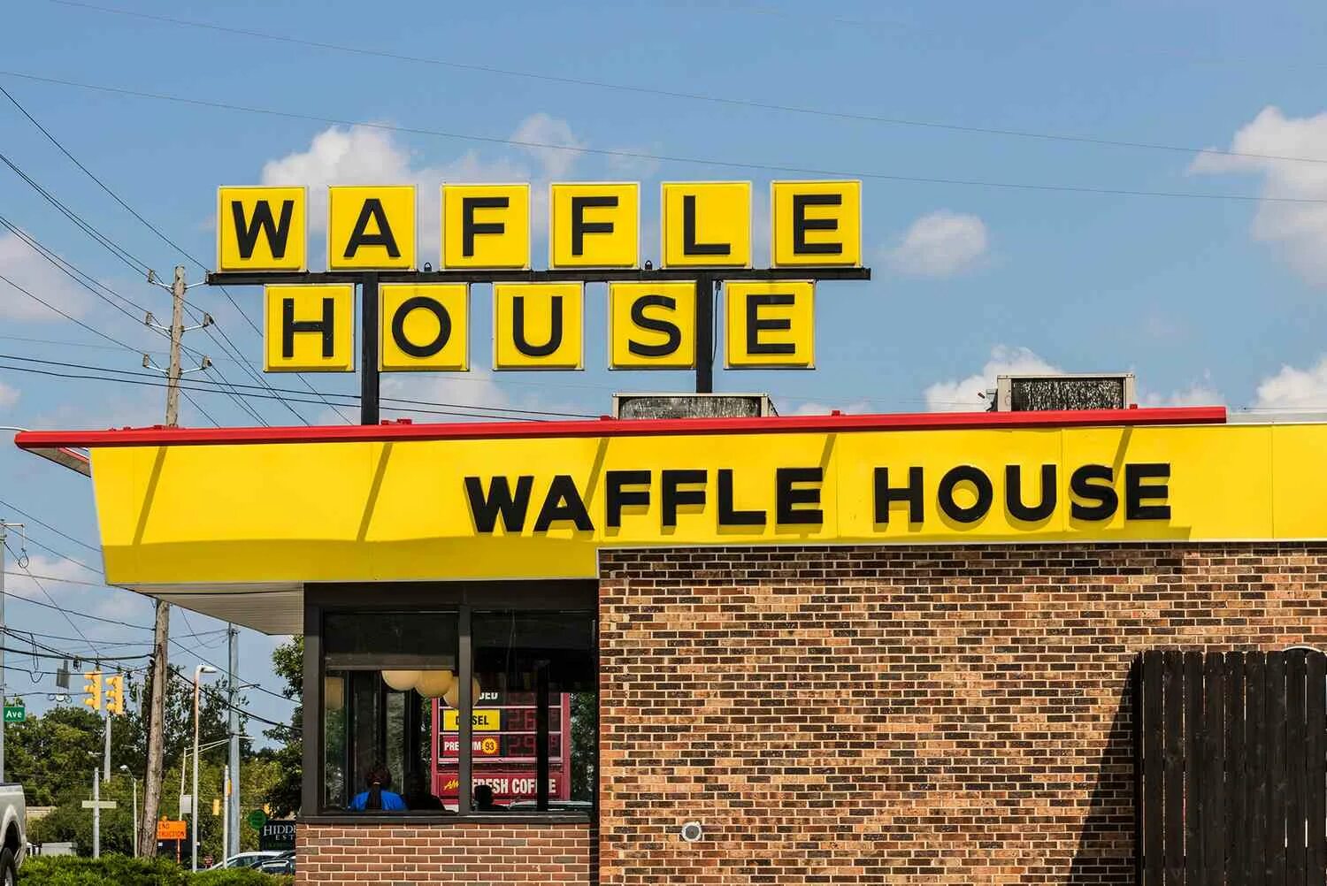 Вафельный дом. Вафел Хаус. Waffle House USA. Waffle House ураган. Waffle House Москва.