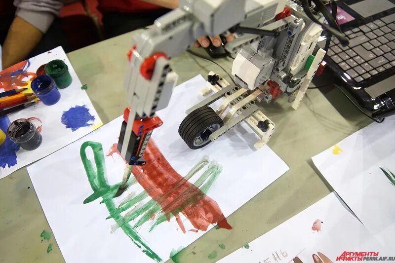 Робот художник lego mindstorms. Робот lego mindstorms ev3. Lego mindstorms ev3 рисовальщик. Робот художник программа. Робот художник программа.
