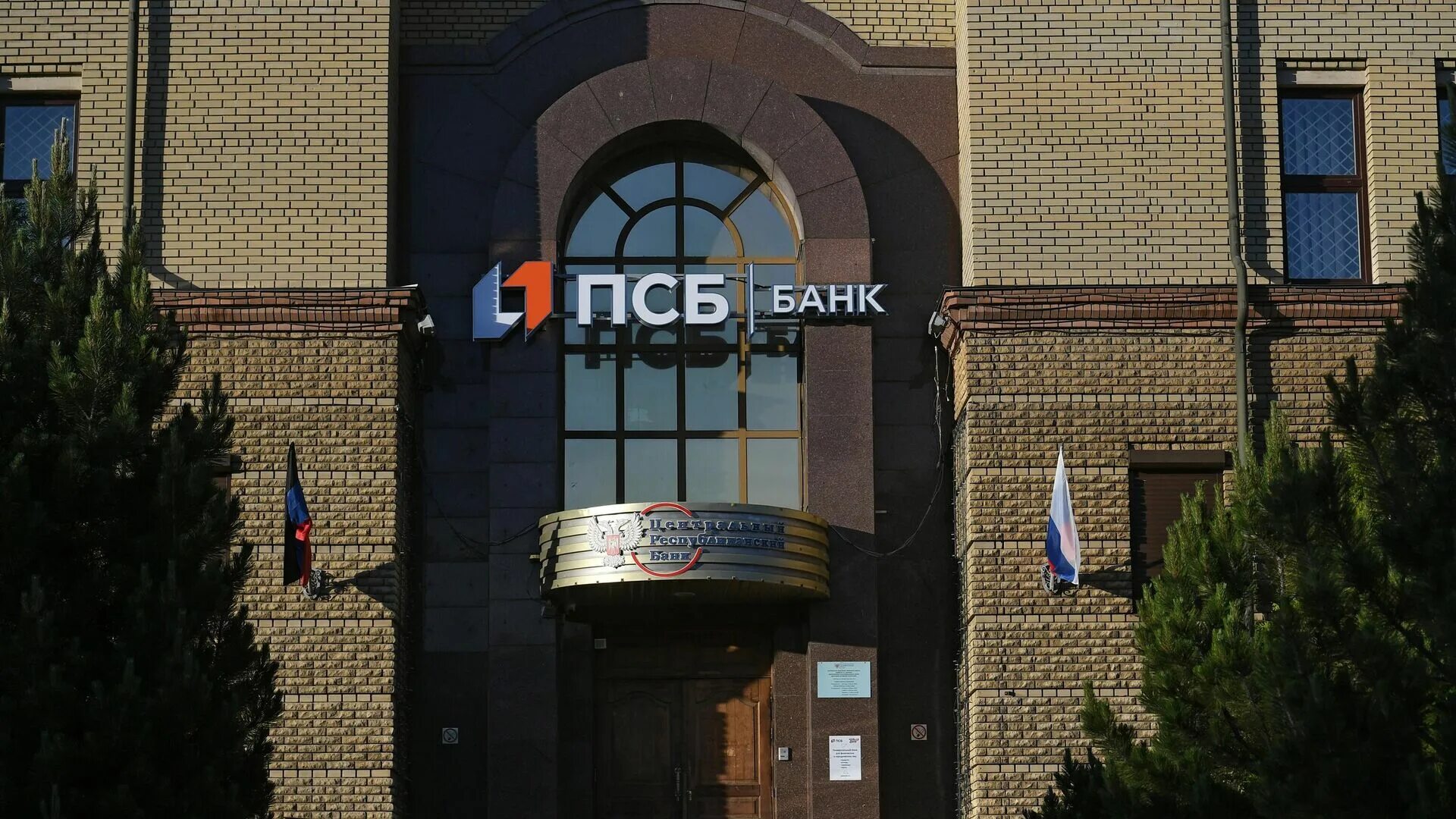 "Деньги твои только в твоем кармане". Почему в Донецке терминалов для оплаты мал