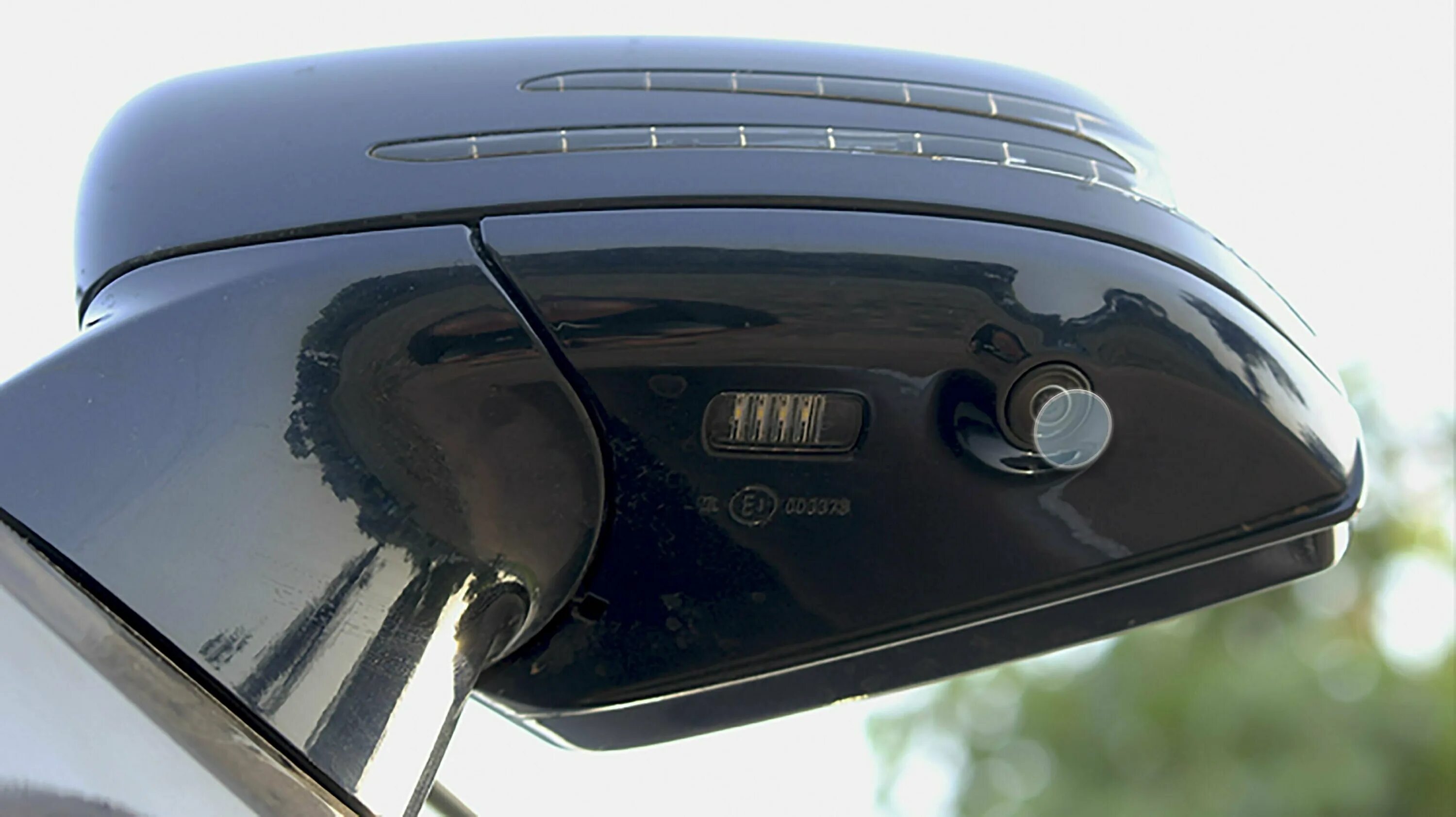 Система кругового обзора 360. Установка 360 обзор. Камера 360 в машине. Камера на боковое зеркало авто. Peugeot 4008 мультимедиа тесла.