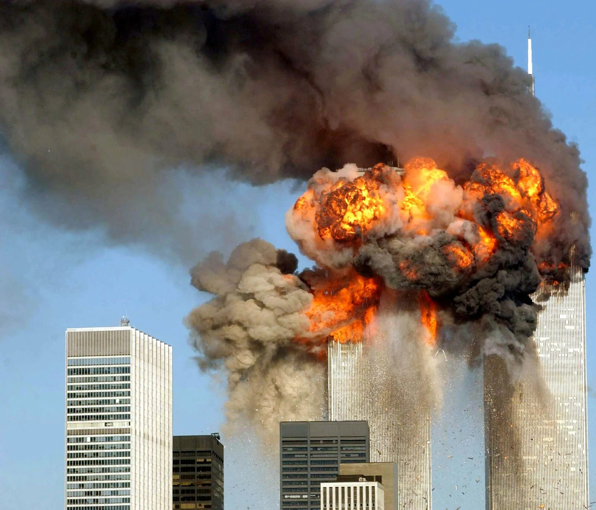 2001 год 11 сентября башни. Башни Близнецы 11 сентября. Взрыв башен-близнецов в Нью-Йорке 11 сентября. Аль Каида теракт 11 сентября.