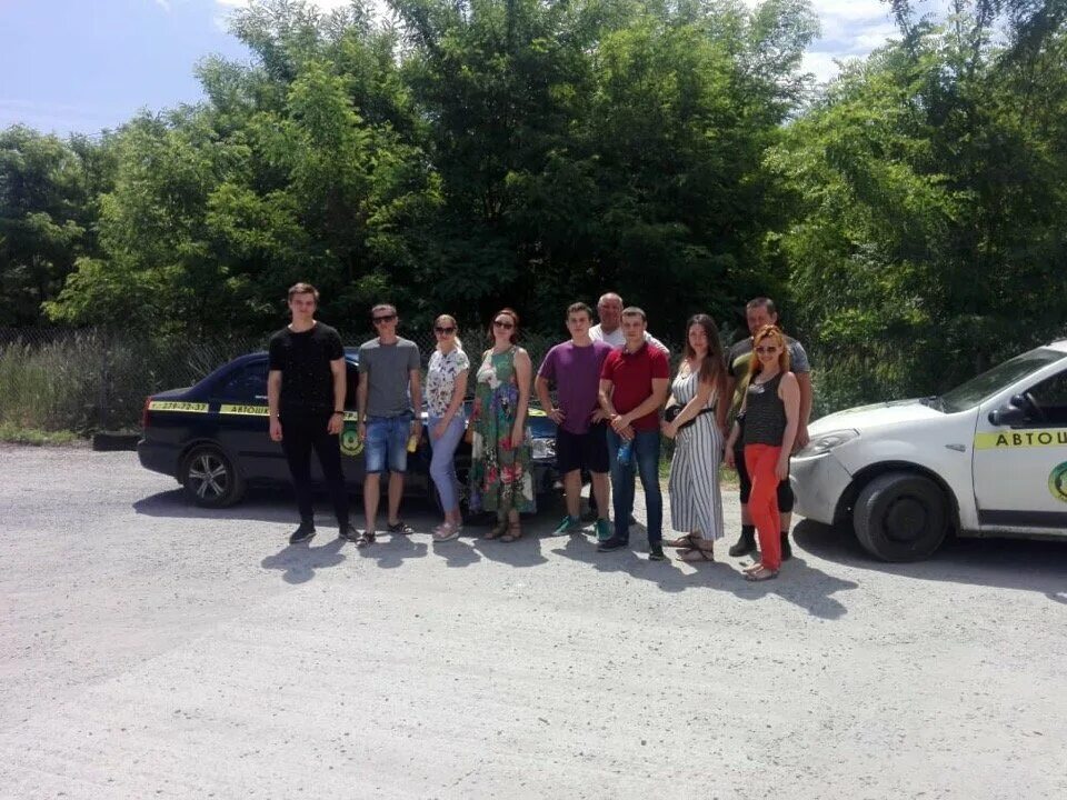 Автошкола лидер авто ростов. Автошкола лидер ростов на дону. Автошкола лидер барнаул. Автошкола лидер краснодар. Автолидер автошкола автомобили.