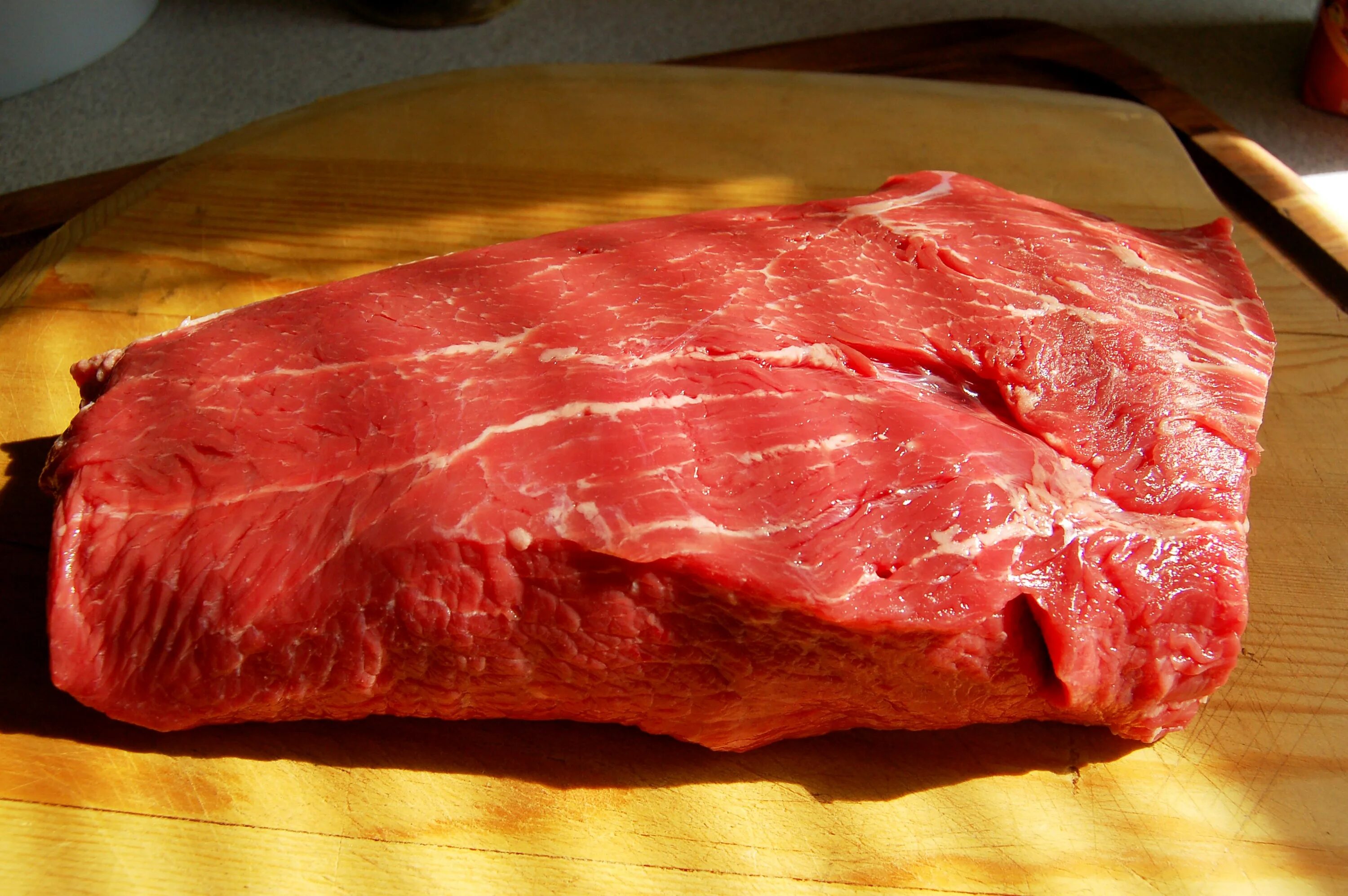 Мясо говядина огузок. Steak ribeye bone. Говяжья вырезка бонфиле. Лопатка говяжья. Говядина мякоть лопаточной части.