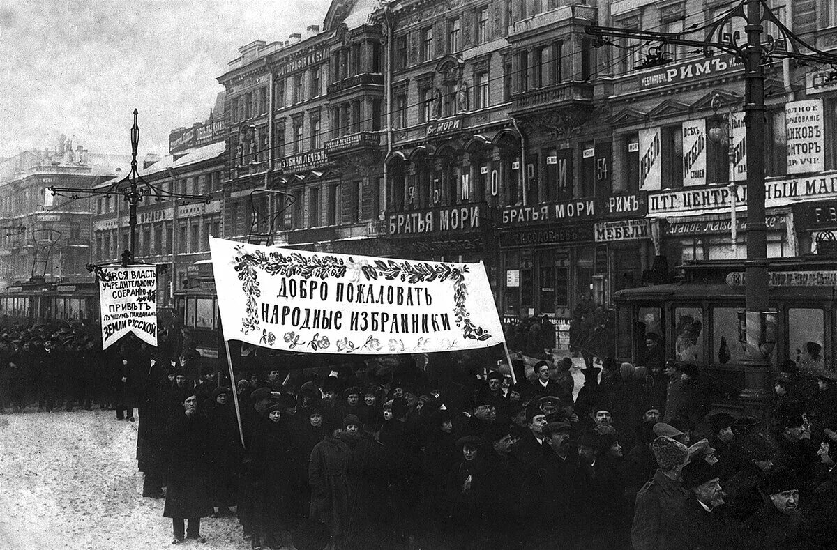 Революция 1917 в новосибирске. Учредительное собрание 1918 демонстрации. Учредительное собрание 1917 Петроград. Всероссийское учредительное собрание 1918 г. Заседание учредительного собрания 5 января 1918 года.