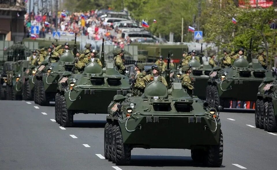 Парад какая техника. Парад военной техники. Техника на параде. Военная техника на военных парадах. День Победы парад военной техники.