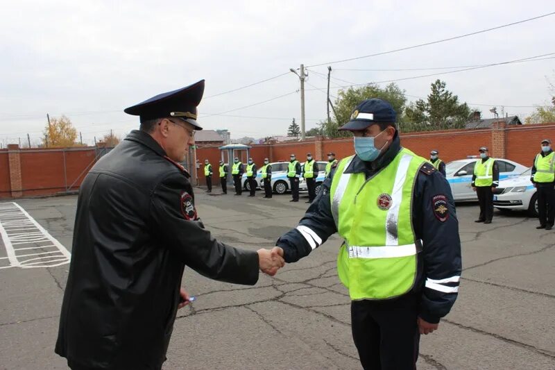 Работа гибдд омск. Гаишники Омск. Омское ГАИ. Дорожно-патрульная служба. Автопарк ГИБДД.