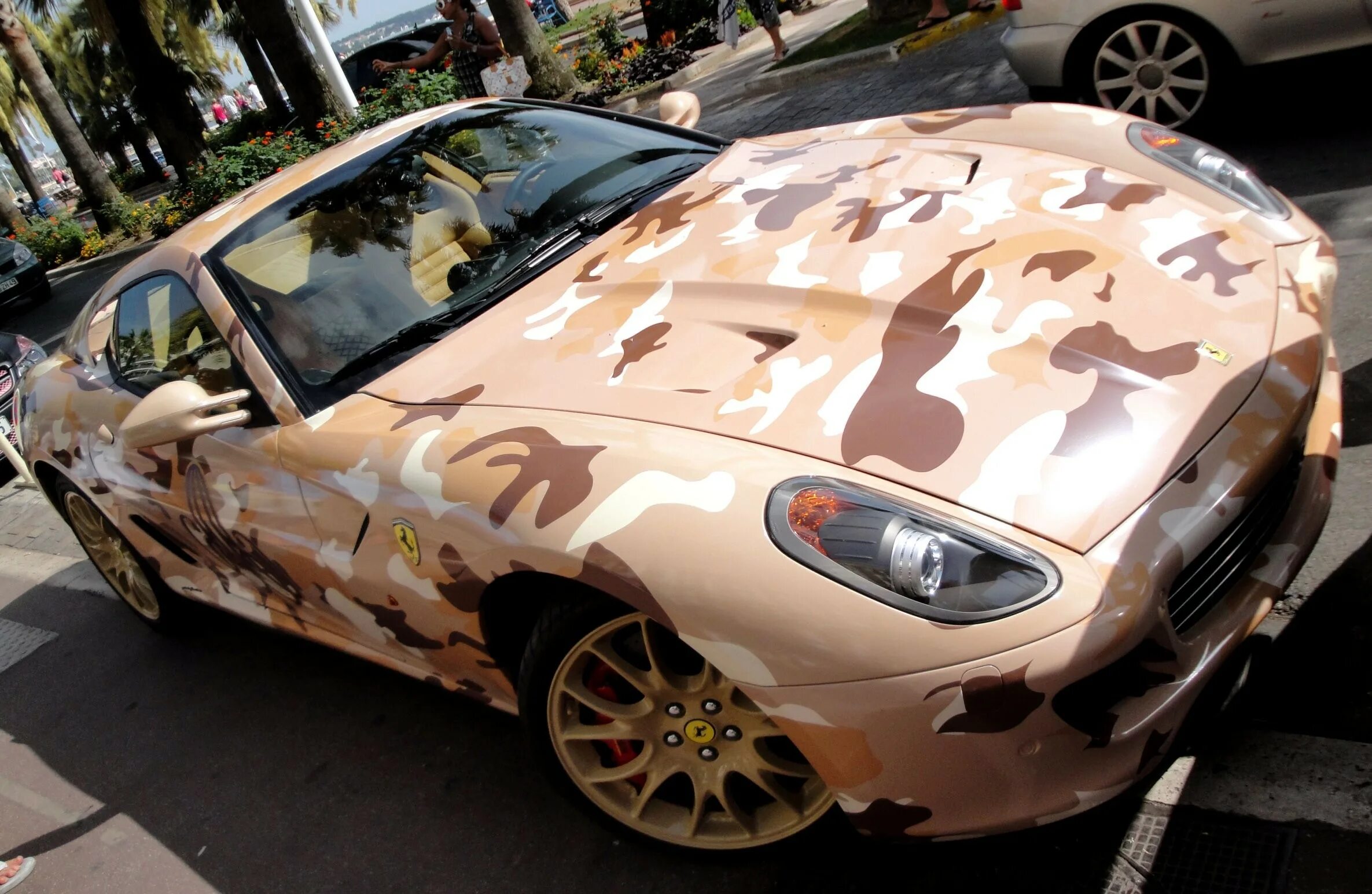 W204 камуфляж. Оклейка авто пленкой камуфляж. W204 camouflage. Автовинил камуфляж. Автовинил камуфляж.