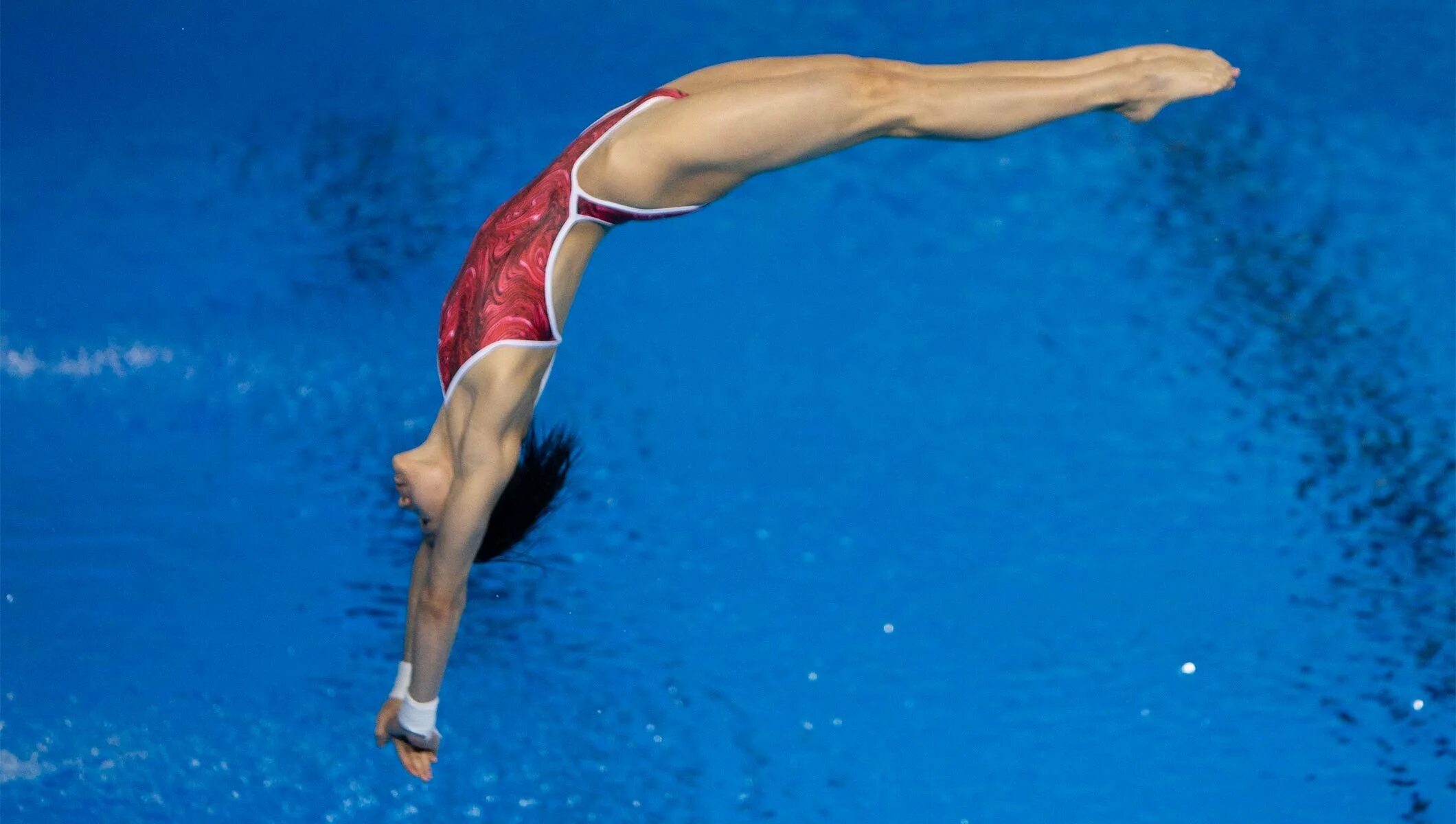 Прыжки в воду. Вера Ильина прыжки в воду. Прыжки в воду спорт. Прыгуньи в воду. Спорт прыжки в воду женщины.