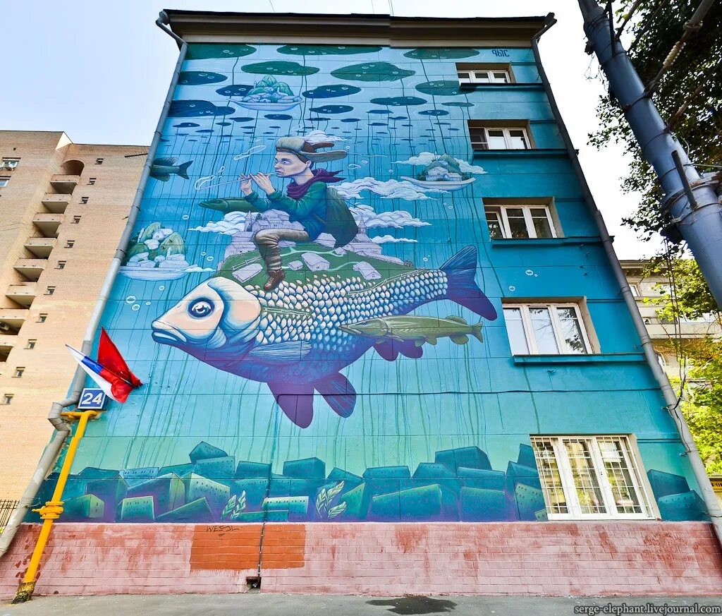 Фреска на здании. Роспись стен домов на улице. Изображение на стене дома. Мурал роспись. Живопись на стенах домов.