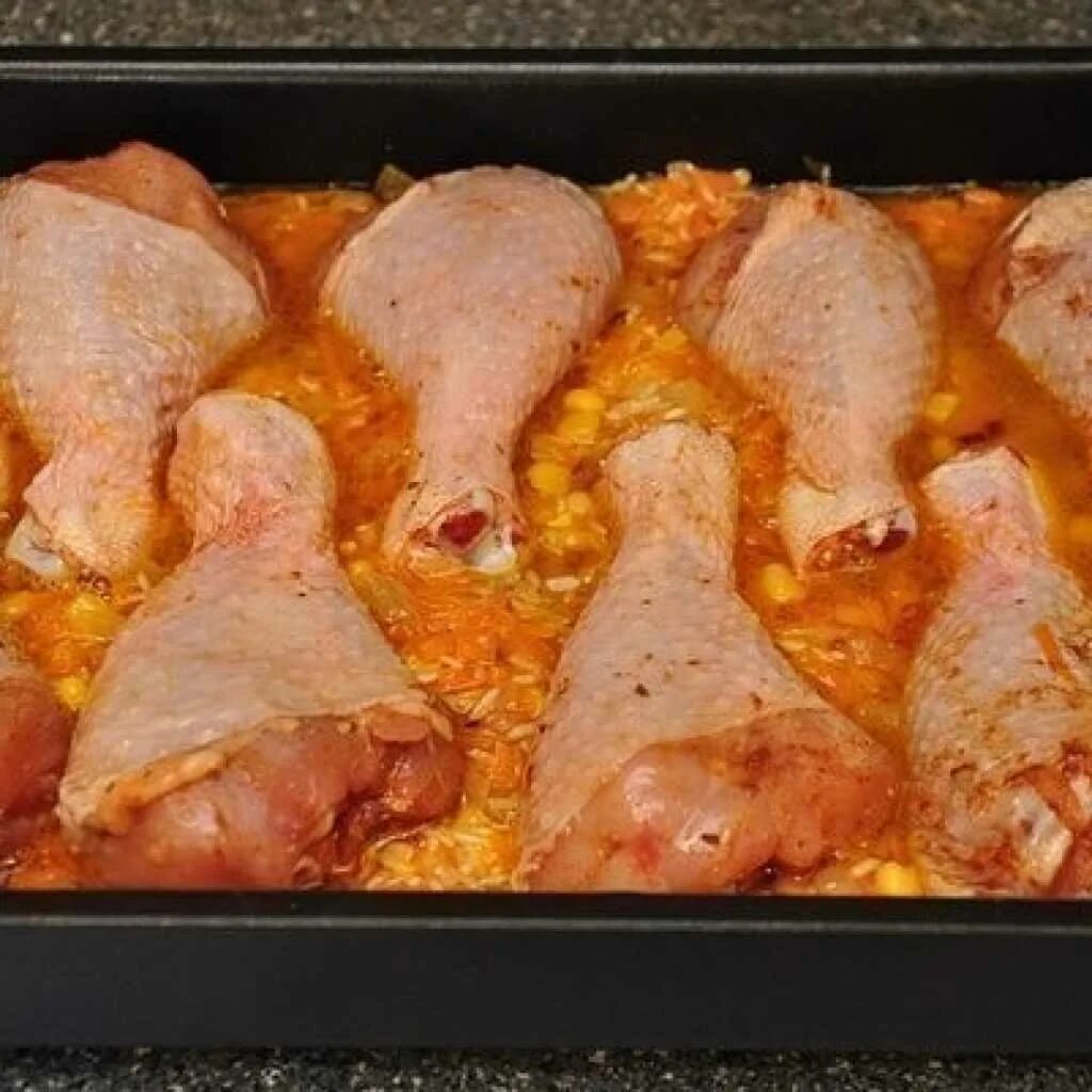Вкусно голень курицы в духовке. Куриные ножки. Курица с морковкой в духовке. Рис с голенью в духовке. Куриные голени в духовке.