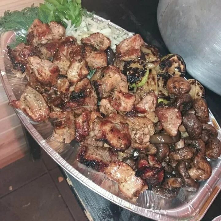 Плов шашлык. Плов и шашлык узбекский. Плов шашлык еда. Картина узбекский плов. Плов в казане.