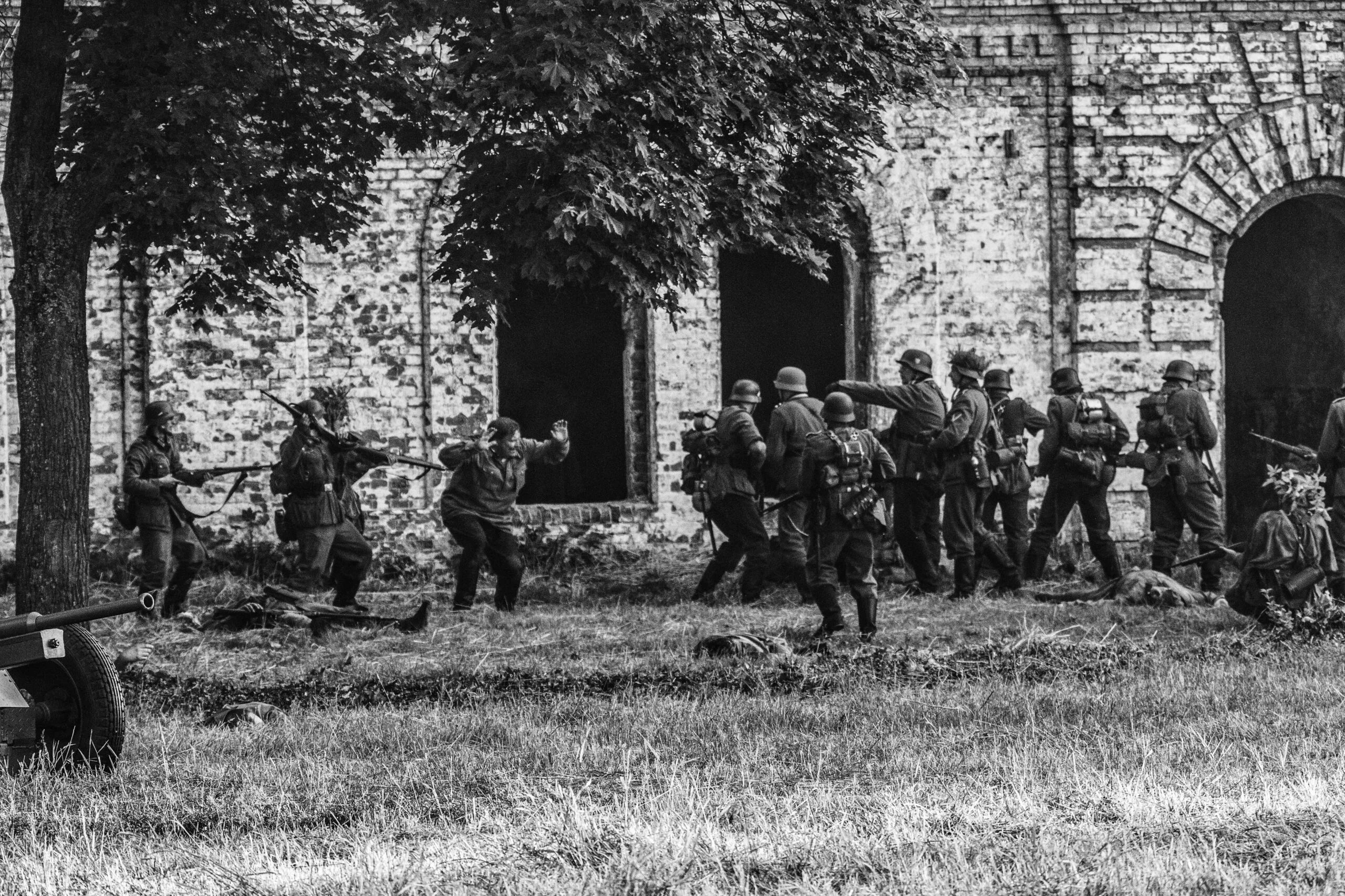 Первая оборона немецких войск. Оборона Брестской крепости в 1941. Солдаты Брестской крепости 1941. Брестская крепость бои в 1941. 22 Июня 1941 года пленные Брест.