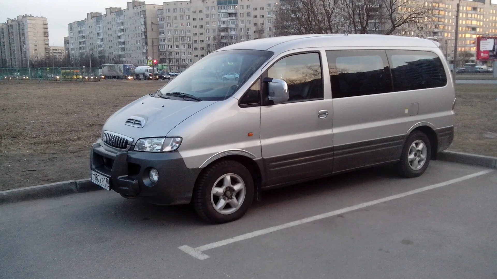 Хундай старекс 2002. Hyundai starex 2002. hyundai starex 2000. hyundai starex 2003. hyundai starex 2002 габариты.