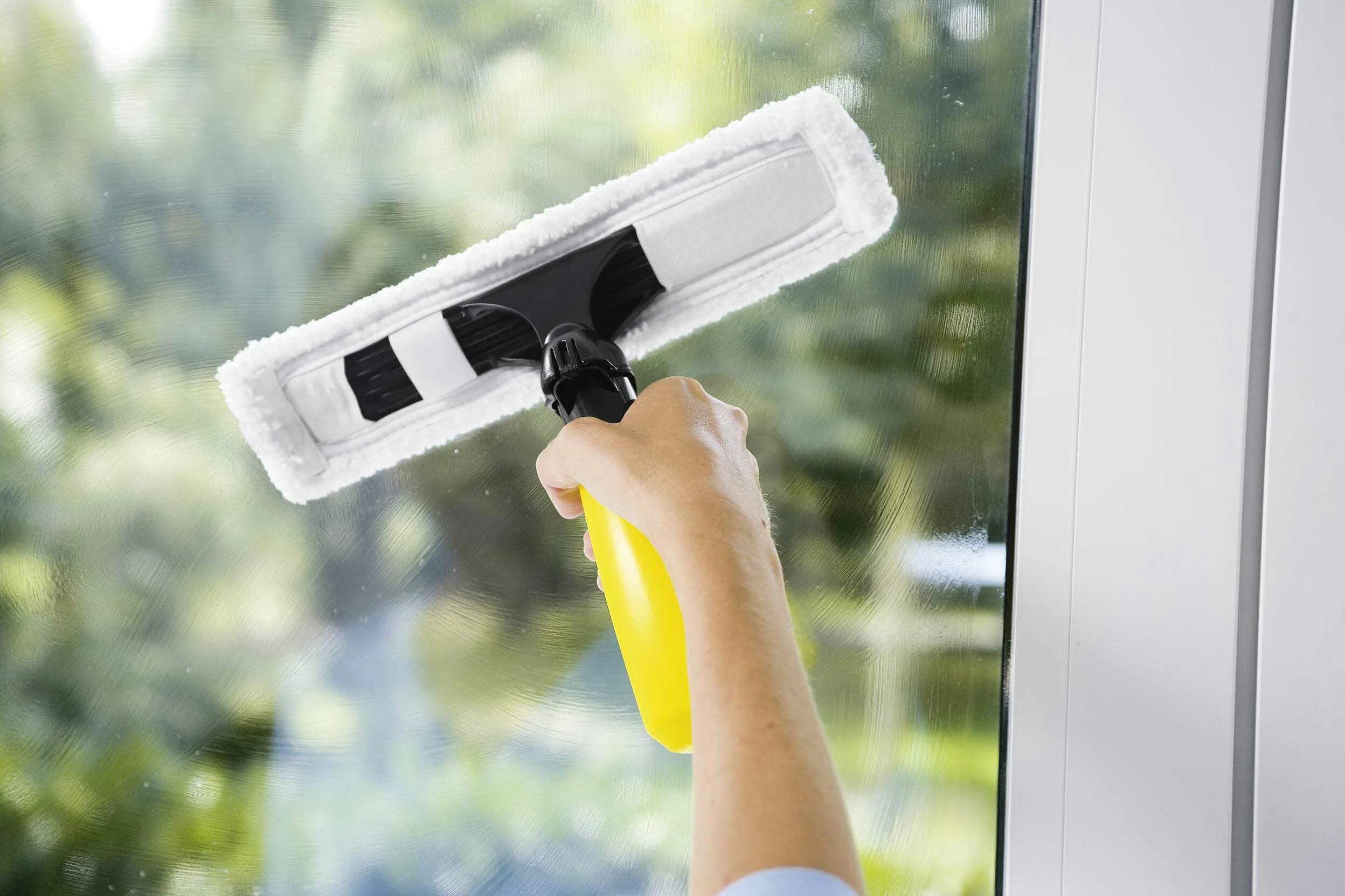 Начал мыть окна. Karcher wv50. керхер для окон. керхер для мытья окон. мойка окон в квартире.