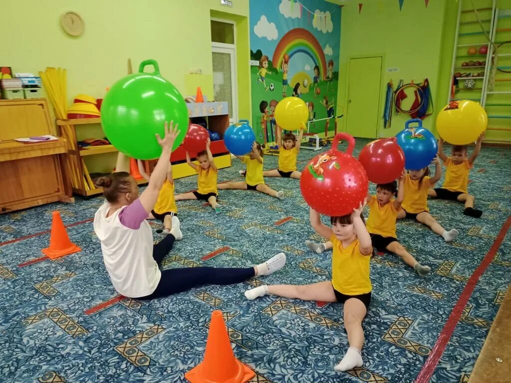 Центр раннего физического развития. Физкультура в детском саду ранний возраст. центр физкультуры в детском саду. центр здоровья в детском саду. здоровье детей в доу.