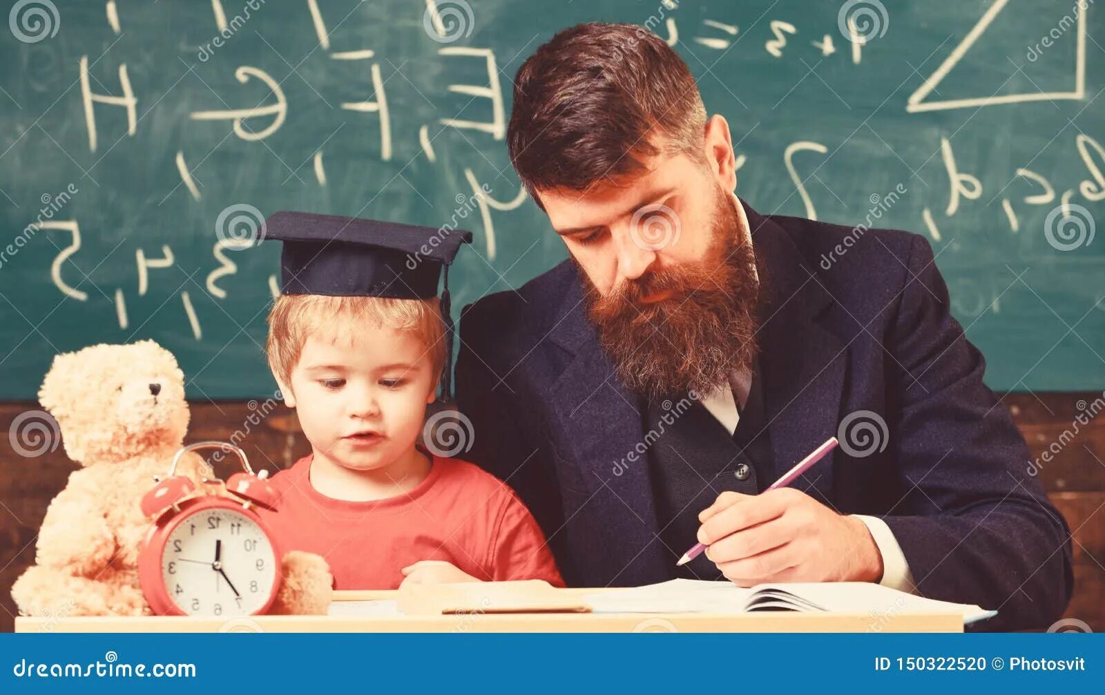 Папа учитель. Her father a teacher. 2. Папа учитель. Хозяин отец и учитель.