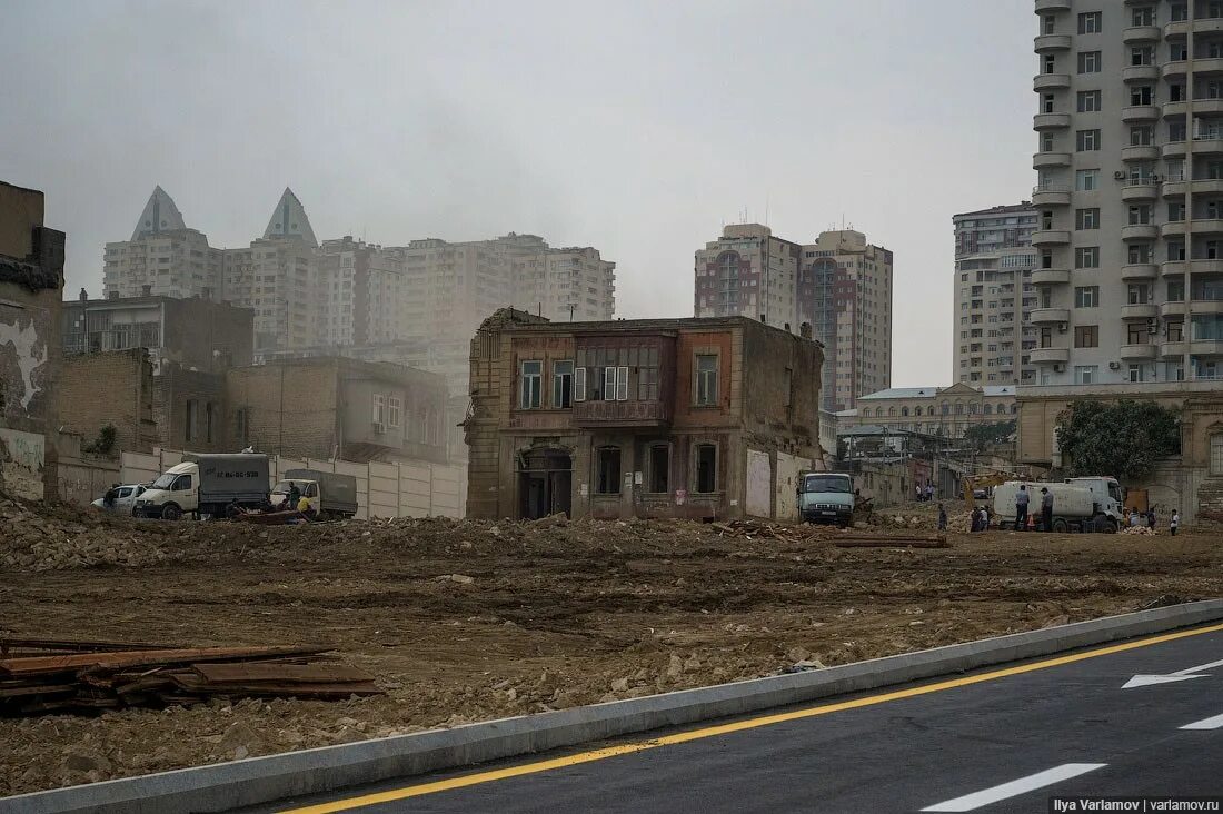 Старый Баку. Пятиэтажка в Баку старое. Баку старый город. Баку старые дома. Как правильно разрушенный