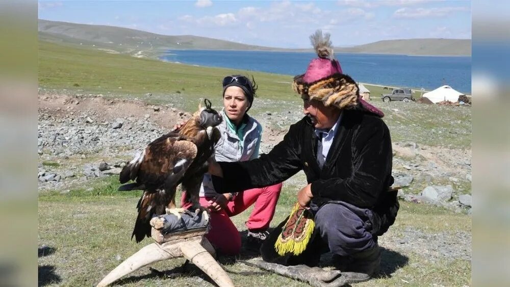 В западной монголии. Монголия для туристов. западная монголия. монголия в июне. самый высокий человек в монголии.