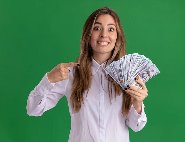 Девушки рубль час. Девушка с деньгами. деньги в руках девушки. девушка в очках с деньгами. девушка с деньгами в руках картинки.