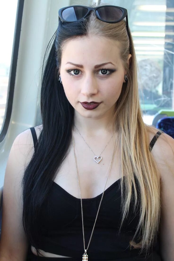 Сплит хеар окрашивание. Сплит хэир. Наполовину розовые волосы. Сплит хэир. Сплит окрашивание.