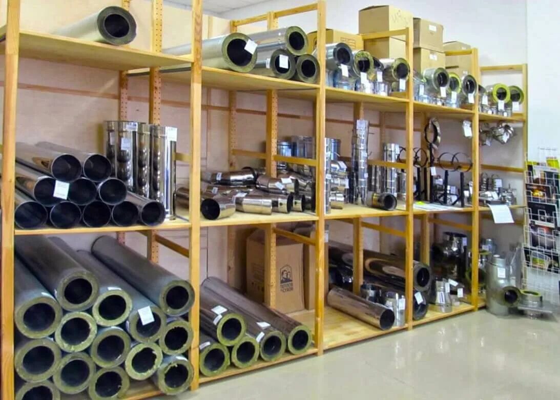 Канализация в магазине. Сэндвич дымоход ferrum. Выкладка инженерной сантехники. Витрина для канализационных труб. Сантехнический магазин.