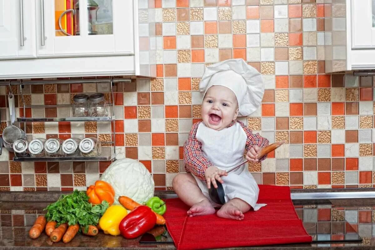 Cooking babies. Фотосессия на кухне с малышом. Кухня для детей. Детская фотосессия на кухне. Фотосъемка на кухне с детьми.