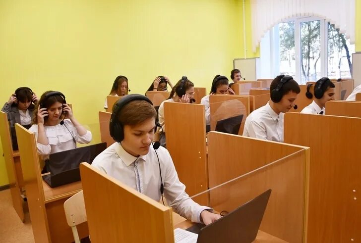 Младшеклассники. Мкоу оош 6 с. Парта героя в школе-оформление. Школа 6 донское. Село донское ставропольский край.
