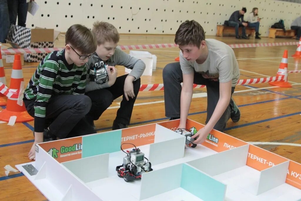 Фестиваль робототехники и технологий робосити. Занятия по робототехнике. Робототехника одинцово. Техническое творчество молодежи. Фестиваль роботов.