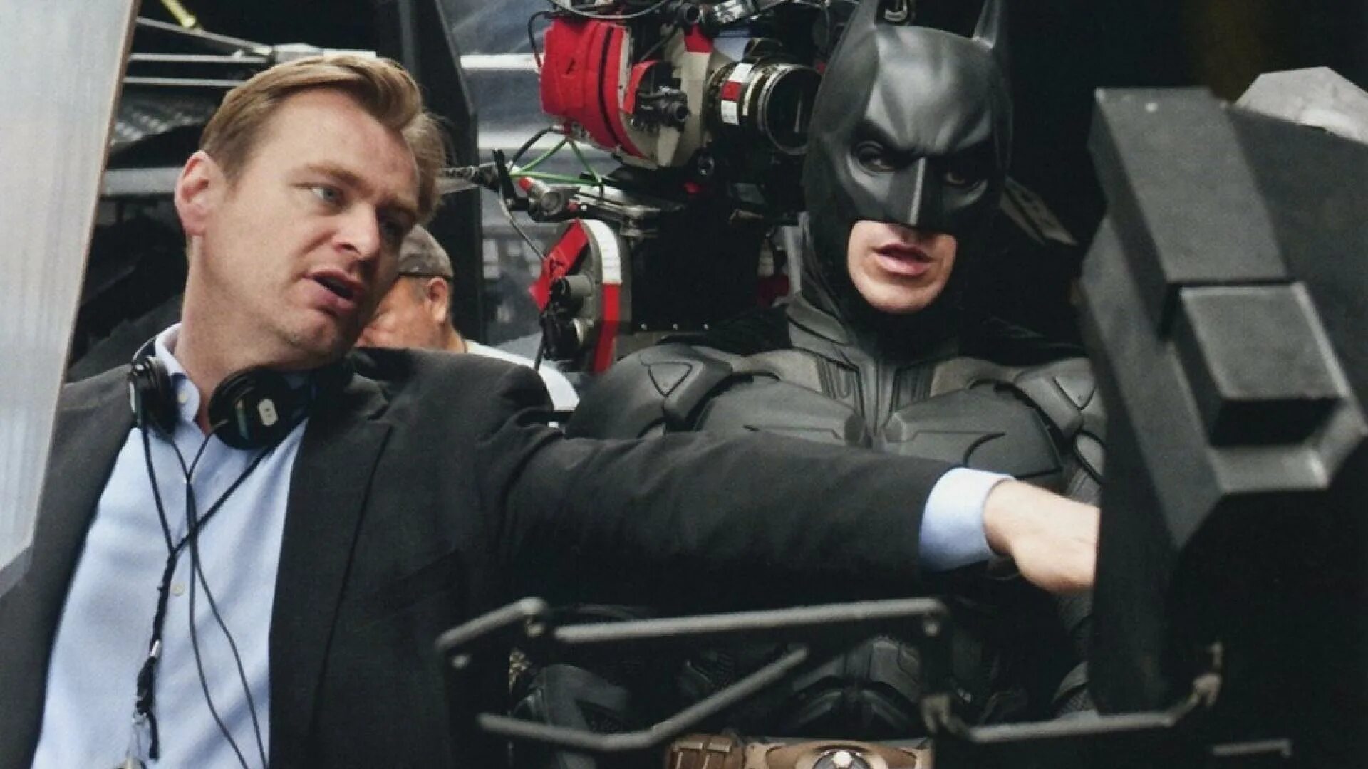 Кристофер нолан темный рыцарь. Бэтмен кристофера нолана. batman кристофер нолан. бэтмен темный рыцарь кристофера нолана. кристофер нолан режиссер.