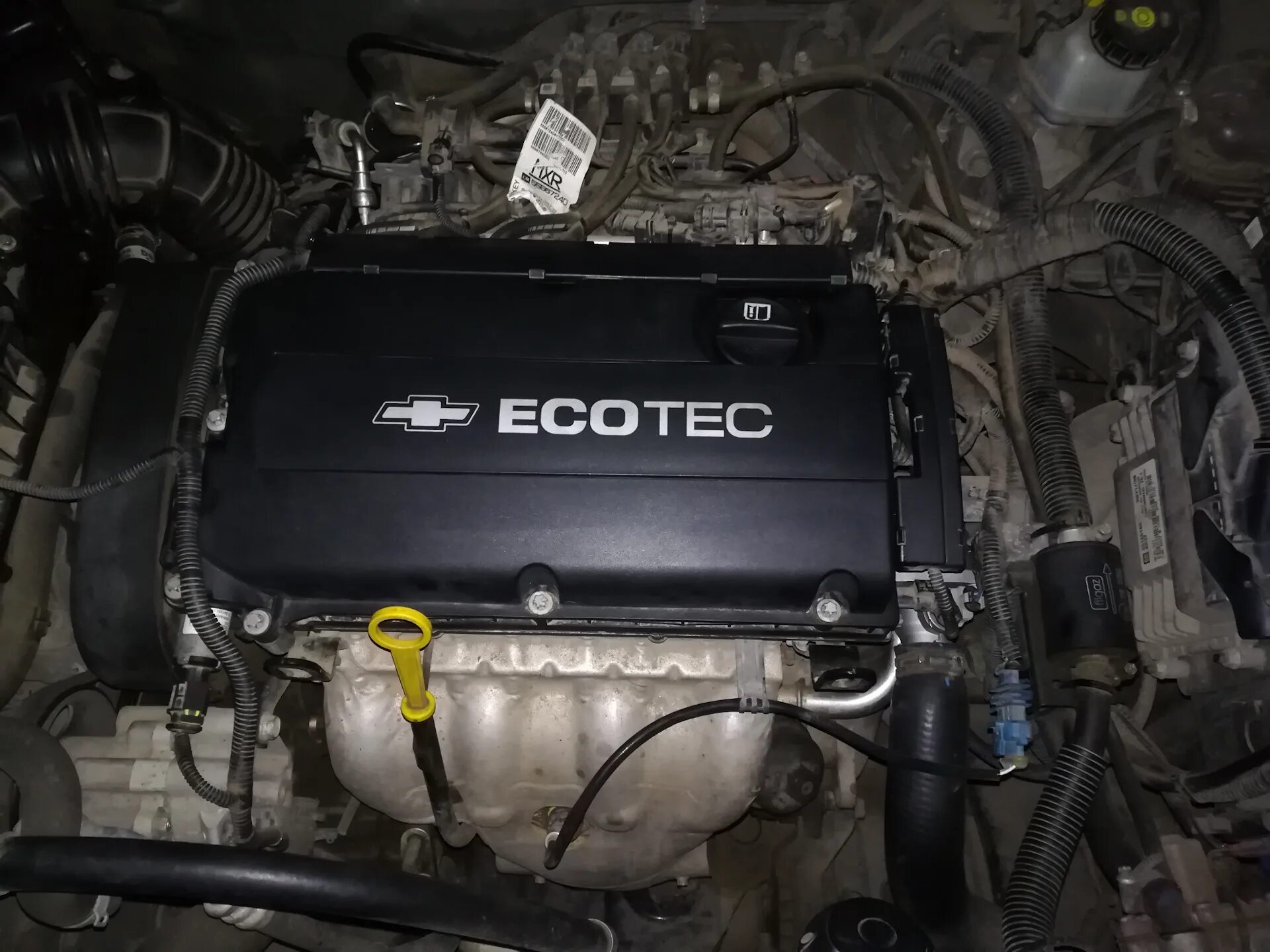 Двигатель ECOTEC 1.8 Chevrolet Cruze. Крышка двигателя Шевроле Круз 1.8. Крышка ECOTEC Cruze 1.8. Крышки на двигатель Шевроле Круз 2012. Двигатель круз 1.8 купить