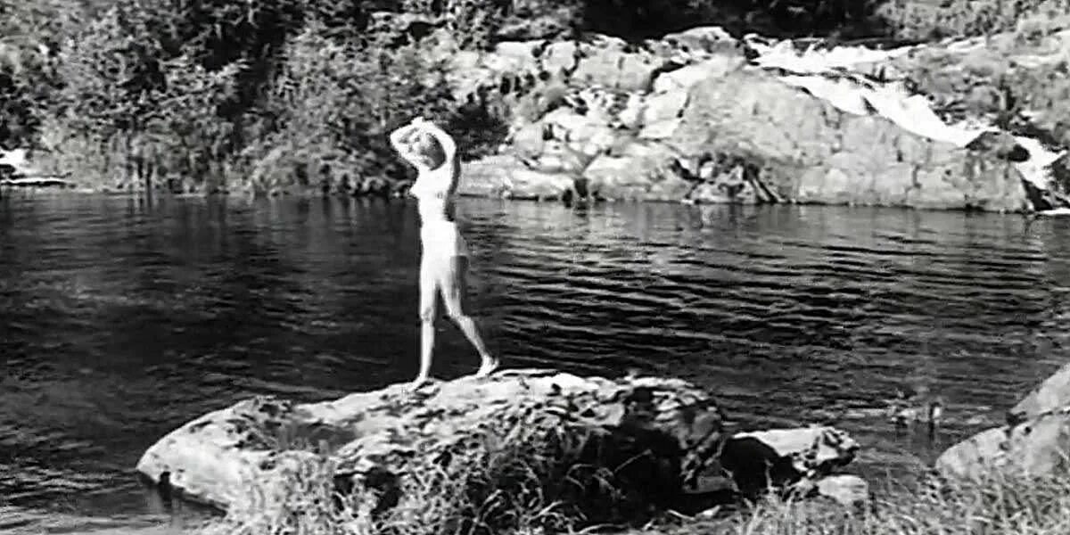 Обнаженная Елена Коренева Выходит Из Воды – Сибириада (1978)