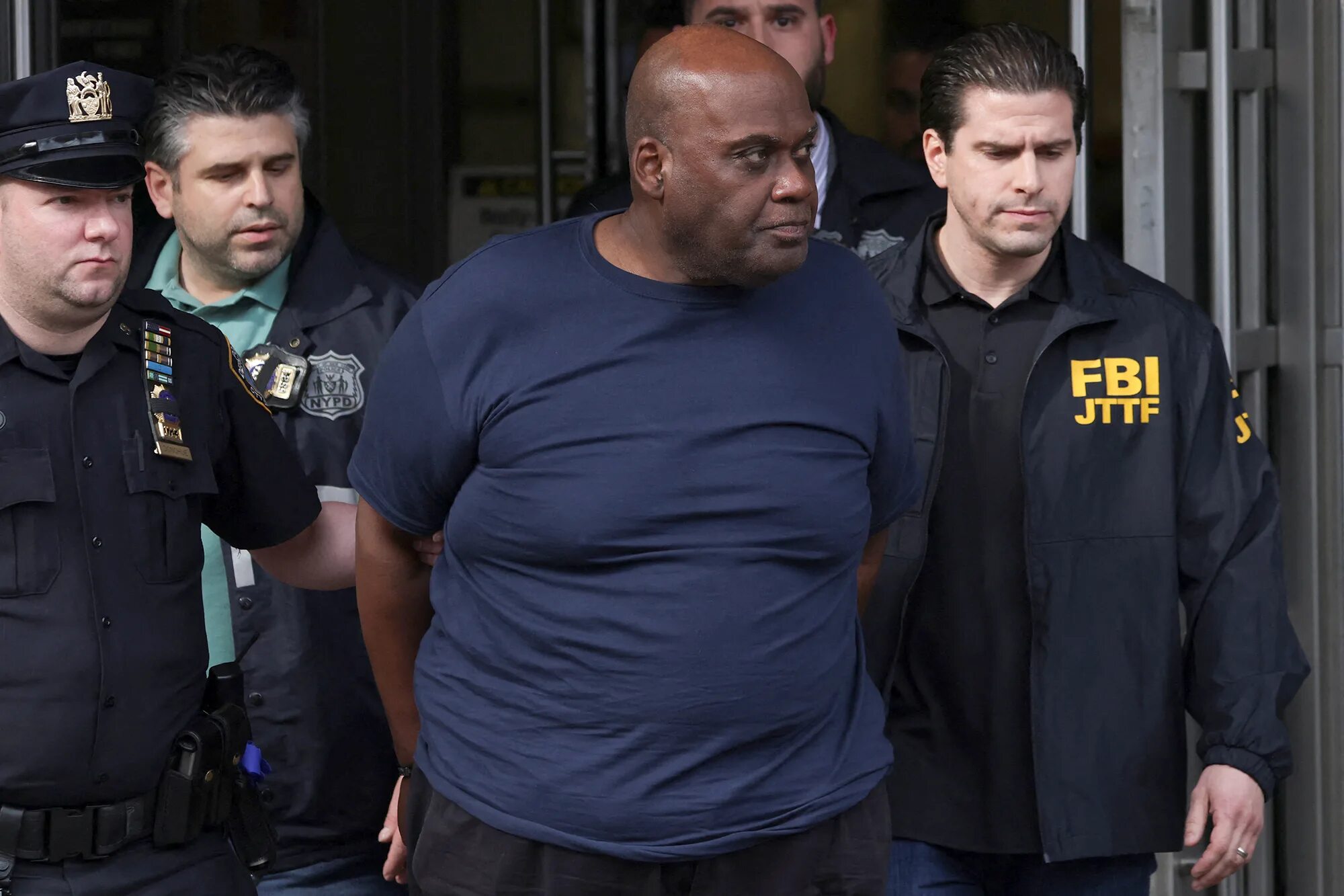 Lapd swat 114. Нью-йоркская полиция 2022. Сват lapd 2020. Метро полиция сша. Спецназ lapd.