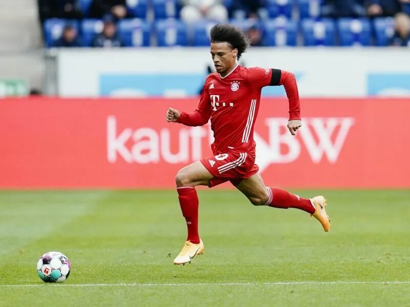 Самый быстрый футболист в истории. Адвинкула сборная перу. Самый скоростной футболист. Самый быстрый футболист. Самого быстрого футболиста в мире.