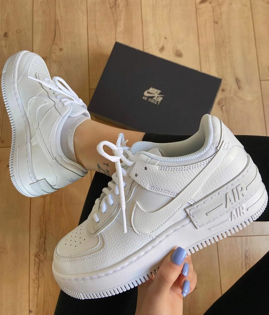 Кроссовки ташкент. Кроссовки Nike Air Force 1 Shadow Triple White. Air Force 1 White for women. Кроссовки в Ташкенте женские. Кастомизация кроссовок найк Air Force для девушек.