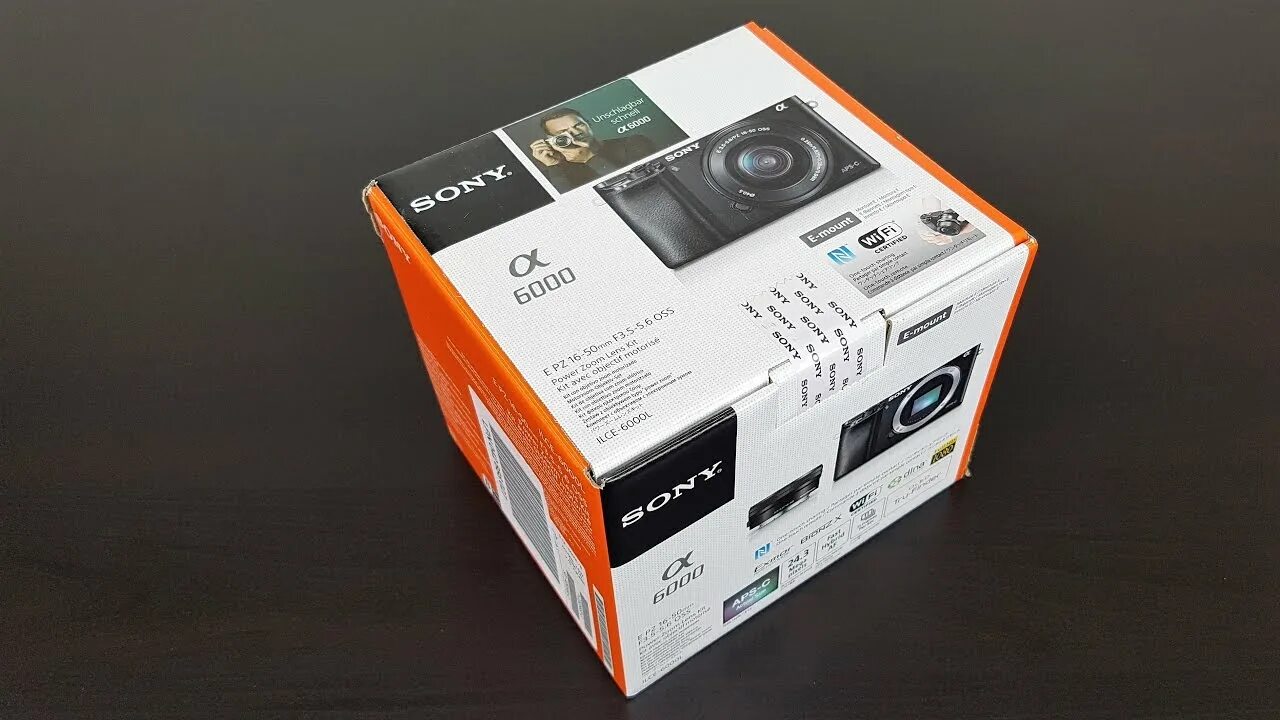 Sony alpha e10. Блок питания Sony Alpha 6000. Sony Alpha ZV-e10. Коробка от фотоаппарата Sony. Сони а6000 коробкой.