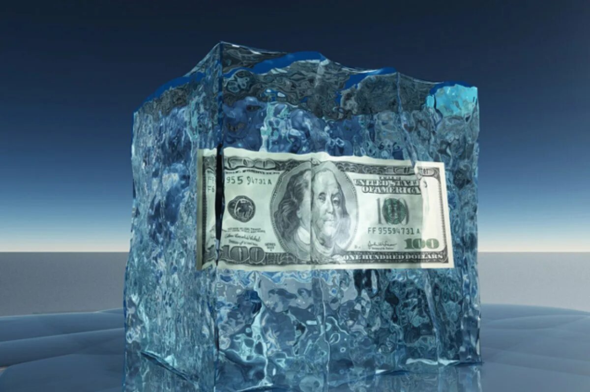Замороженные деньги россии. Замороженные деньги. Замораживание денег. Деньги во льду. Замороженные доллары.