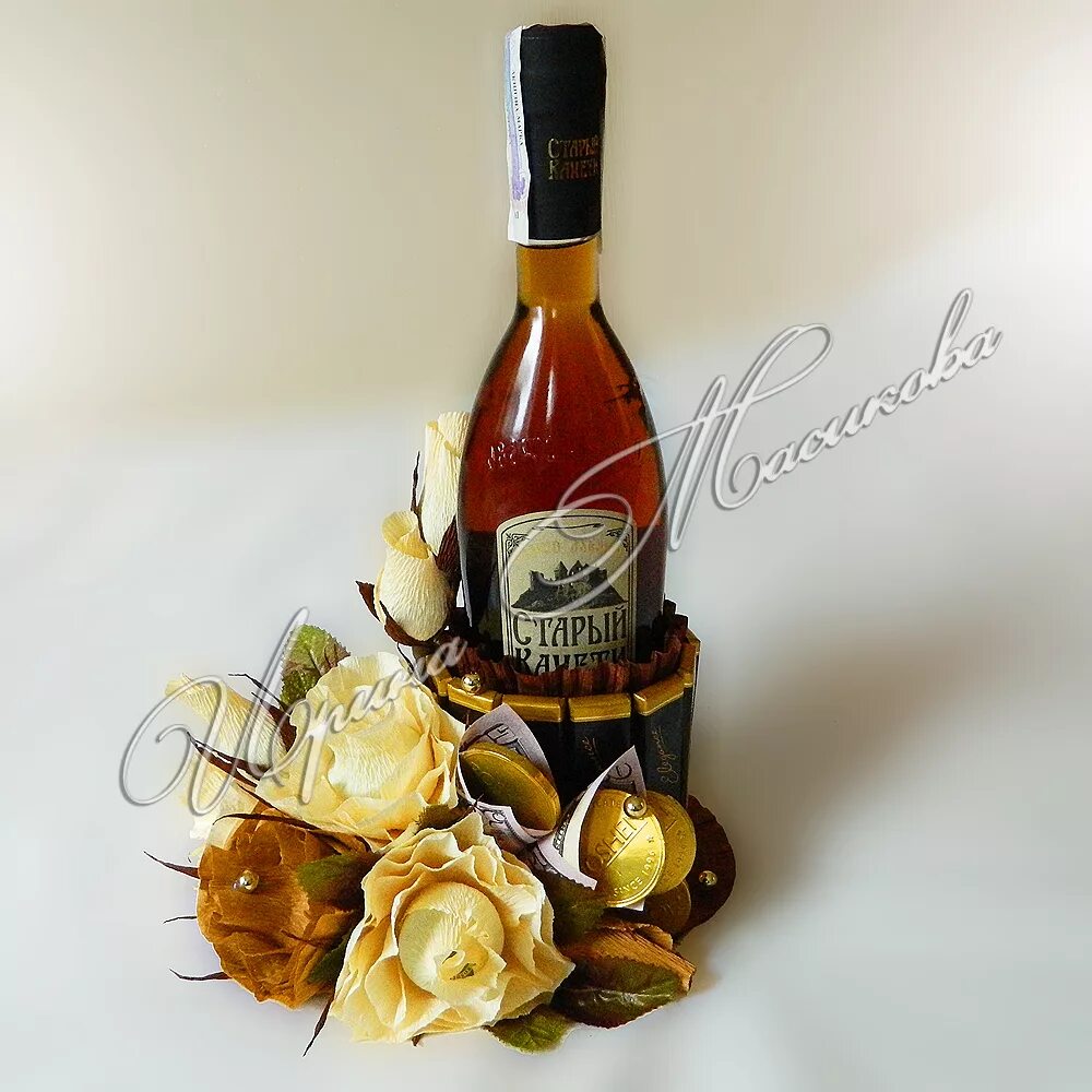 Букет с коньяком своими руками. Мужские букеты с алкоголем. Букет с коньяком своими руками. Мужской букет с коньяком и закуской. Букет с коньяком своими руками.
