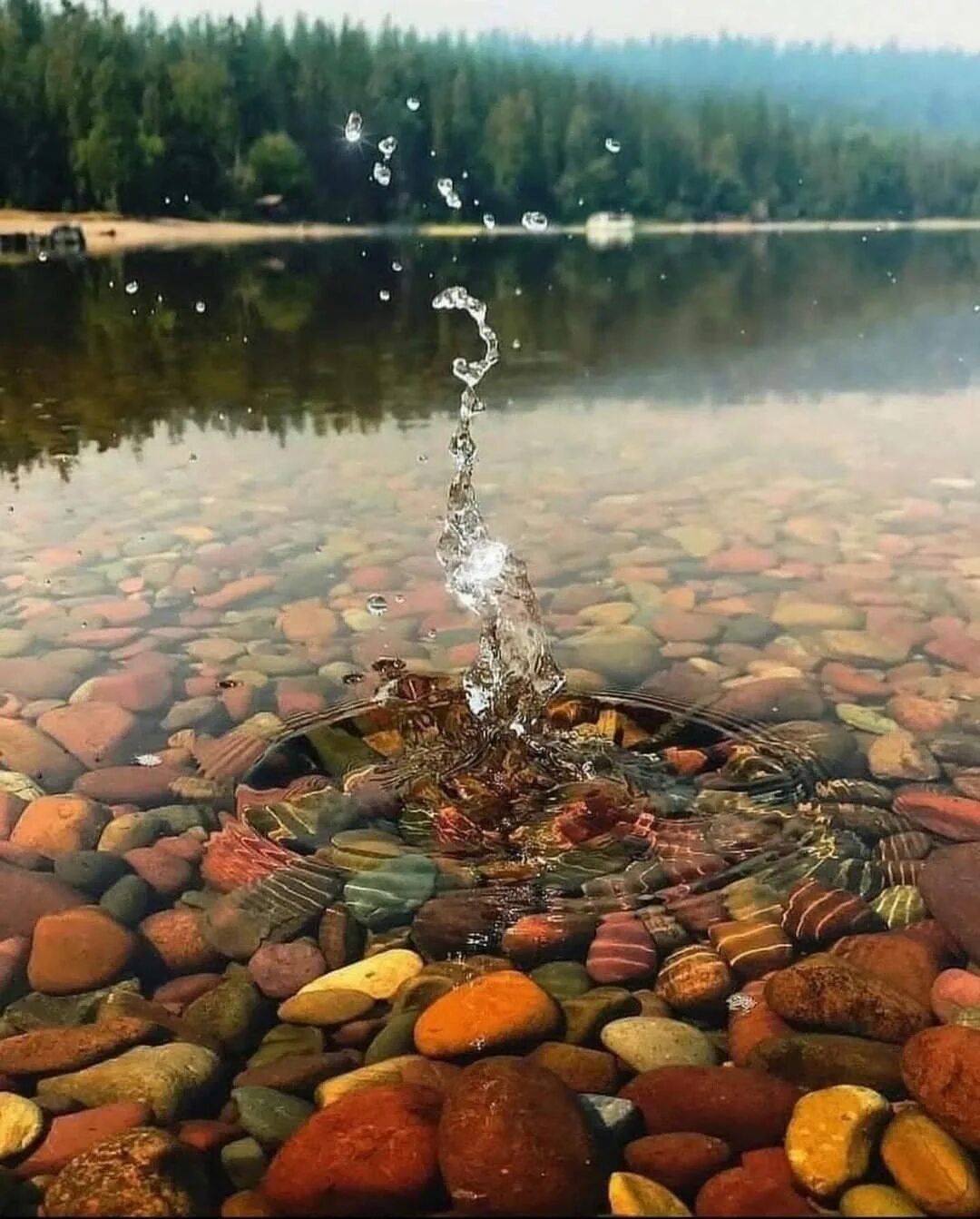 Падение камня в воду