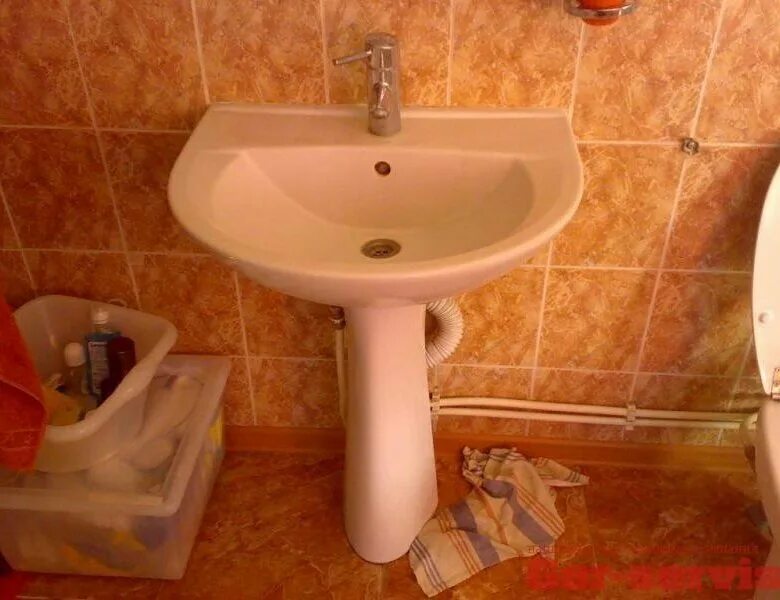 монтаж раковины с пьедесталом. монтажная схема установки раковины. как установить раковину с пьедесталом. монтаж раковины с пьедесталом. умывальник с пьедесталом.