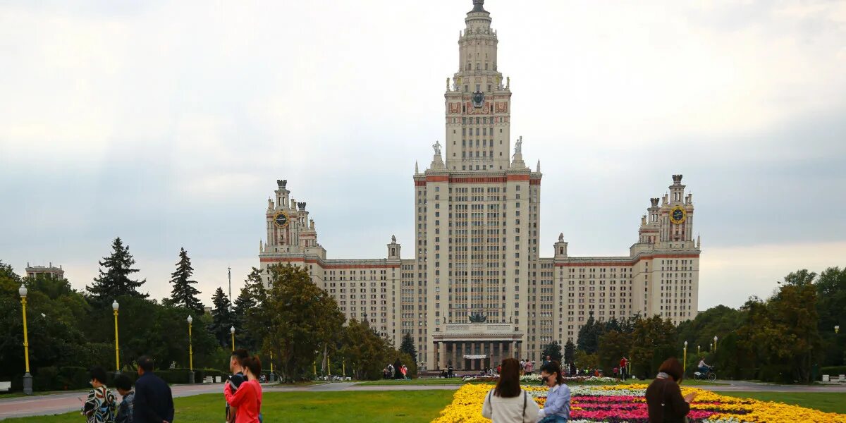 Мгу сво. Воробьевы горы 2022 сейчас МГУ. МГУ Воробьевы горы столовая. МГУ поступление 2022. МГУ 24 Москва.