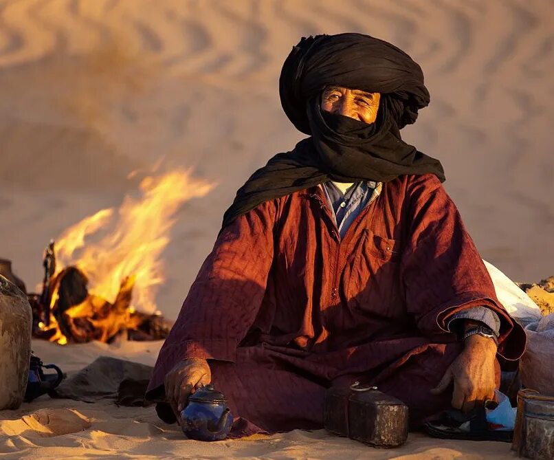 Народ живущий в пустыне. Берберы туареги бедуины. Туареги тагельмуст. Бедуины Синая. Бедуины в Африке.
