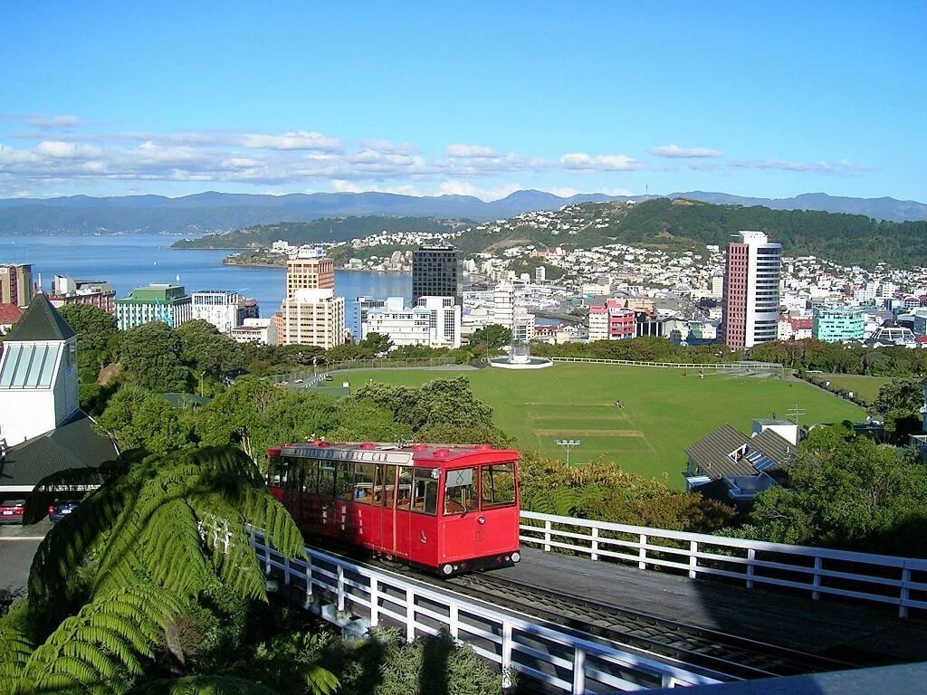 New zealand capital. Новая Зеландия столица Веллингтон. Новая Зеландия Веллингтон Окленд. Веллингтон и Окленд. Канатная дорога Веллингтона Веллингтон.