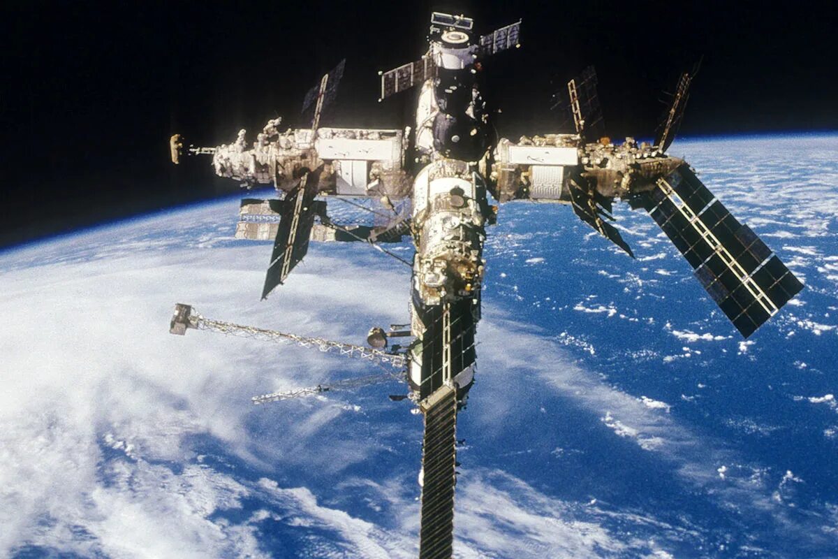 Создание орбитальной станции мир. Космическая станция «мир» (20.02.1986-16.03.2001). станция мир 1986. орбитальная космическая станция мир 1986. 2001 в тихом океане затоплена орбитальная станция «мир».