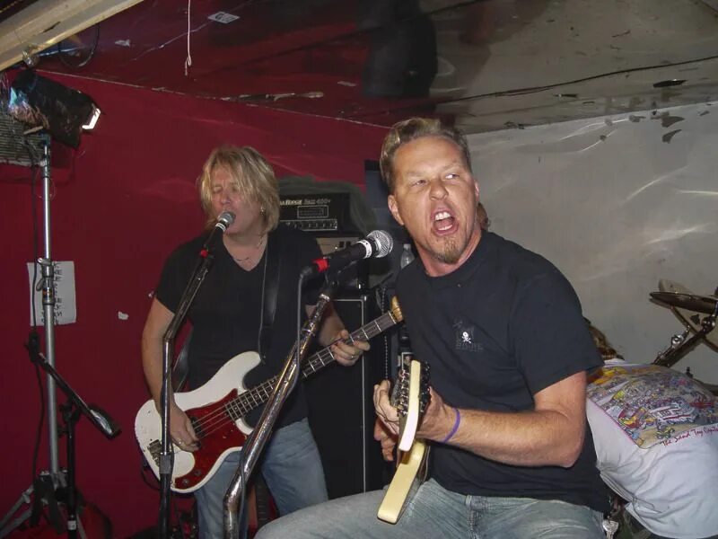 Рок продюсеры. Metallica и Боб рок. Боб рок продюсер. Металлика 2002. In Rock Metallica 2002.